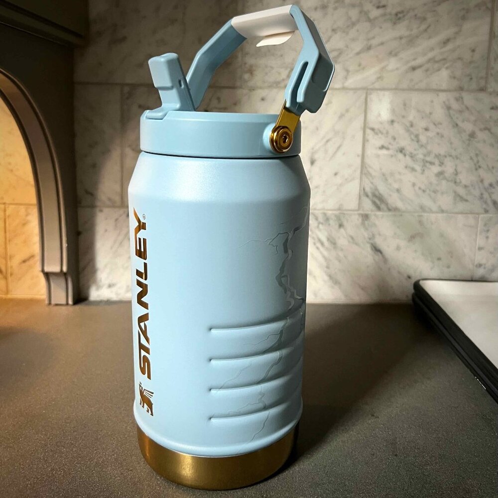 Messi x Stanley 1913 IceFlow Flip Straw Jug 64 Oz. Ice Flow Blue - Picture 4 of 6